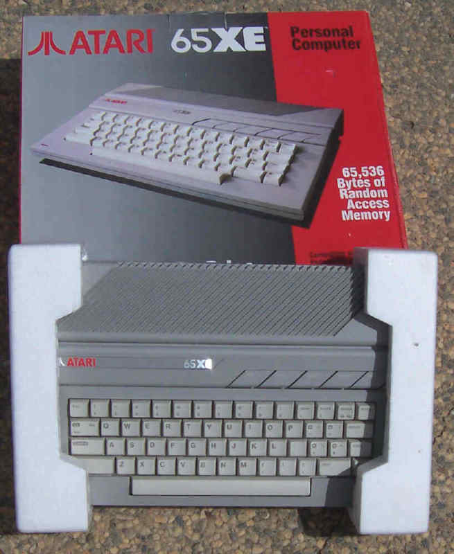 Atari 65XE (oryginalne pudełko)