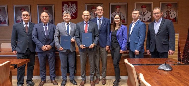 Od lewej: dr J. Wojturski, D. Mruk, prof. P. Koszelnik, T. Miśniakiewicz, dr hab. R. Zajdel, K. Dołowacka, F. Różak, dr hab. P. Bogusz