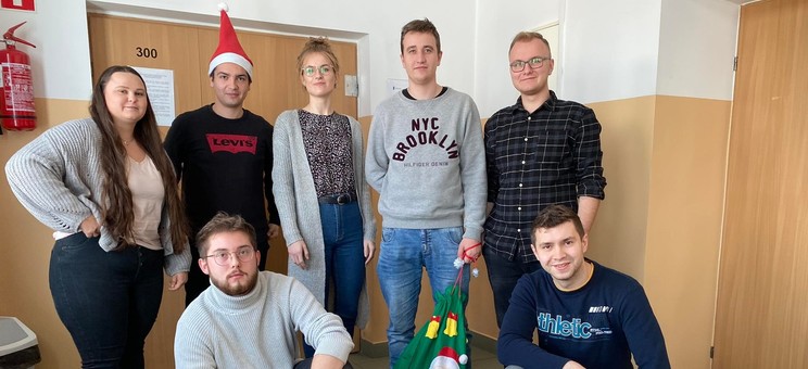 Studenci Wydziału Elektrotechniki i Informatyki zaangażowani w akcję "Odbierz list i zostań Mikołajem dla rodzin zastępczych".