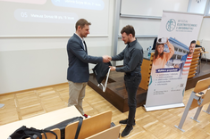 Laureat odbieracjący nagrodę,