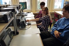 Uczniowie podczas zajęć