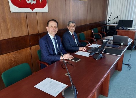 Przewodniczący RG WEiI Pan Bolesław Pałac (z prawej) oraz Dziekan WEiI dr hab. inż. Roman Zajdel (z lewej)