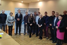 Jury z uczestnikami konkursu.