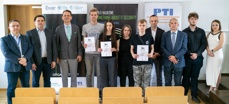 Organizatorzy oraz zwycięzcy olimpiady,