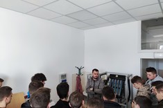 Uczniowie Zespołu Szkół w Jaśle w odwiedzanych laboratoriach