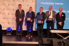 Przedstawiciele wyróżnionych uczelni technicznych oraz władz RCEZ w Biłgoraju,