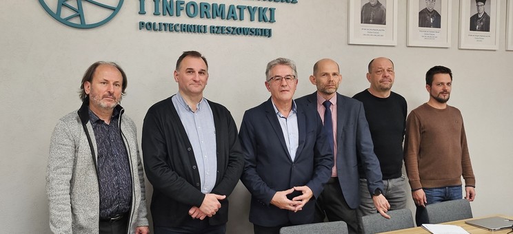 Nowy Zarząd koła SEP, od lewej: dr inż. Kazimierz Kamuda; dr inż. Mariusz Trojnar; dr inż. Robert Ziemba; dr hab. inż. Mariusz Węglarski, prof. PRz; dr inż. Dariusz Klepacki; dr inż. Tomasz Kossowski;