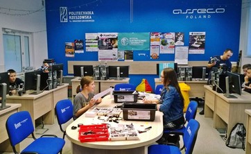 "Szkoła Młodych Informatyków"