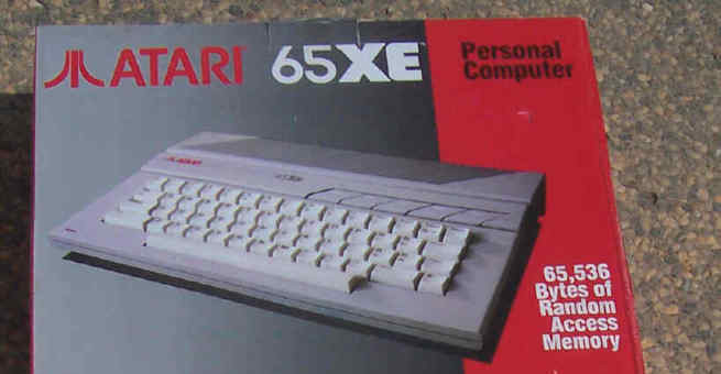 Atari 65XE (oryginalne pudełko)