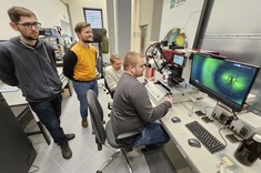 System do montażu struktur półprzewodnikowych