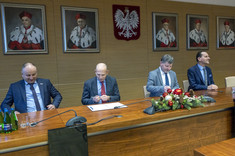 Od lewej: D. Mruk, T. Miśniakiewicz, prof. P. Koszelnik, dr hab. R. Zajdel