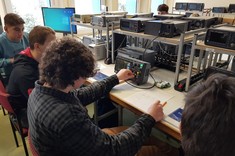 Uczniowie podczas zajęć