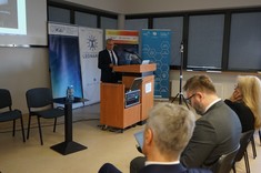 Prof. Jacek Kluska podczas wystąpienia,