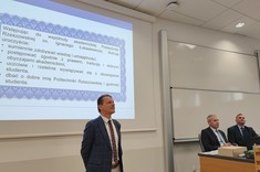 Władze Wydziału Elektrotechniki i Informatyki, od lewej: Dziekan dr hab. inż. Roman Zajdel, prof. PRz, Prodziekani ds. Kształcenia dr inż. Mirosław Mazurek i dr inż. Mariusz Trojnar,