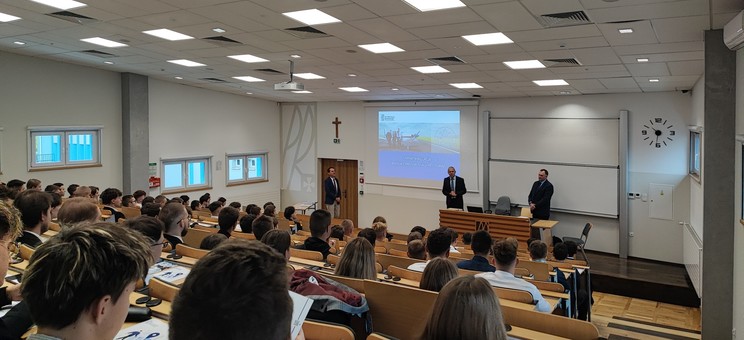 Dziekan i Prodziekami ds. Kształcenia podczas immatrykulacji,