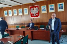 Pan Dariusz Mruk – Dyrektor Centrum Technicznego Aptiv Services Poland S.A. prezentujący swój referat.