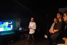 Laboratorium Techniki Świetlnej, prezentuje pracownik Wydziału dr inż. Krzysztof Baran,