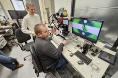 System do montażu struktur półprzewodnikowych