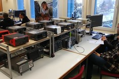 Uczniowie podczas zajęć