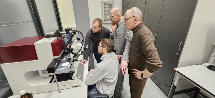 System do montażu struktur półprzewodnikowych