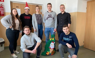 Studenci Wydziału Elektrotechniki i Informatyki zaangażowani w akcję "Odbierz list i zostań Mikołajem dla rodzin zastępczych".
