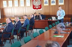 Pan dr hab. inż. Mariusz Oszust, prof. PRz  podczas wygłaszanego referatu.