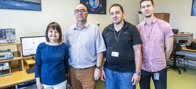 Pracownicy laboratorium, od lewej: Mgr I. Grabek, dr inż. J. Wojturski, mgr inż. P. Kubiszyn, inż. S. Bytnar,