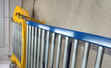 Przemysłowy ciąg transportowy do ładunków paletowych służący do konfiguracji i programowania systemów intralogistycznych