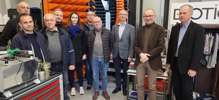 Przedstawiciele Urzędu Komunikacji Elektronicznej i Katedry Systemów Elektronicznych i Telekomunikacyjnych.