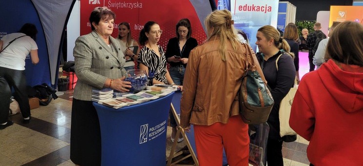 Salon Maturzystów - stoisko Politechniki Rzeszowskiej.