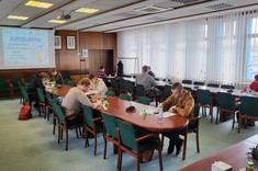 Olimpiada Euroelektra - uczestnicy rozwiązujący zadania