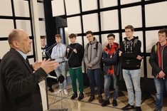 Laboratorium EMC, prezentuje pracownik Wydziału dr inż. Dariusz Klepacki,