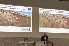 Rektor niemieckiej uczleni Prof. Alexander Prange podczas otwarcia ISW,