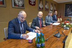 Od lewej: D. Mruk, T. Miśniakiewicz, prof. P. Koszelnik, dr hab. R. Zajdel