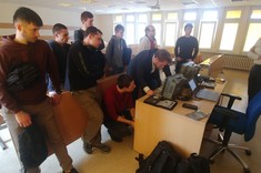 Studenci WEiI podczas części praktycznej.