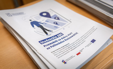 Pierwsza strona przewodnika &#34;Studenckie ABC&#34;