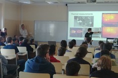 Uczestnicy spotkania na wykładzie.