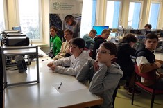 Uczniowie podczas zajęć