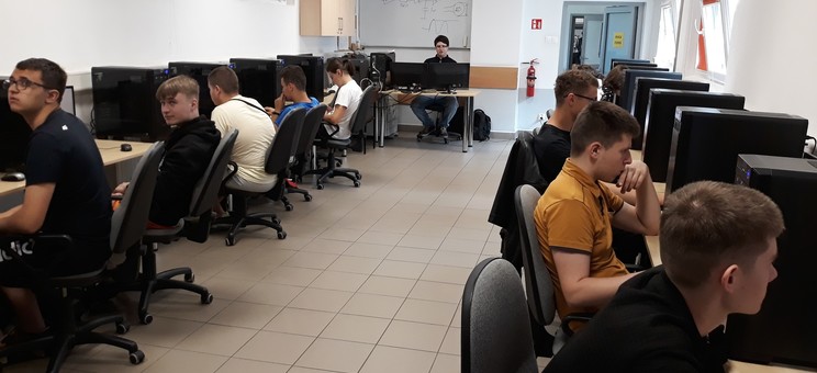 Uczniowie podczas warsztatów