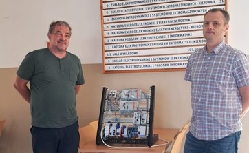 prof. Damian Mazur z Politechniki Rzeszowskiej oraz Paweł Grabowski z WAGO,