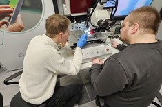 System do montażu struktur półprzewodnikowych