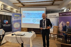 J. Jozwik z PUM podczas wygłaszania referatu, 